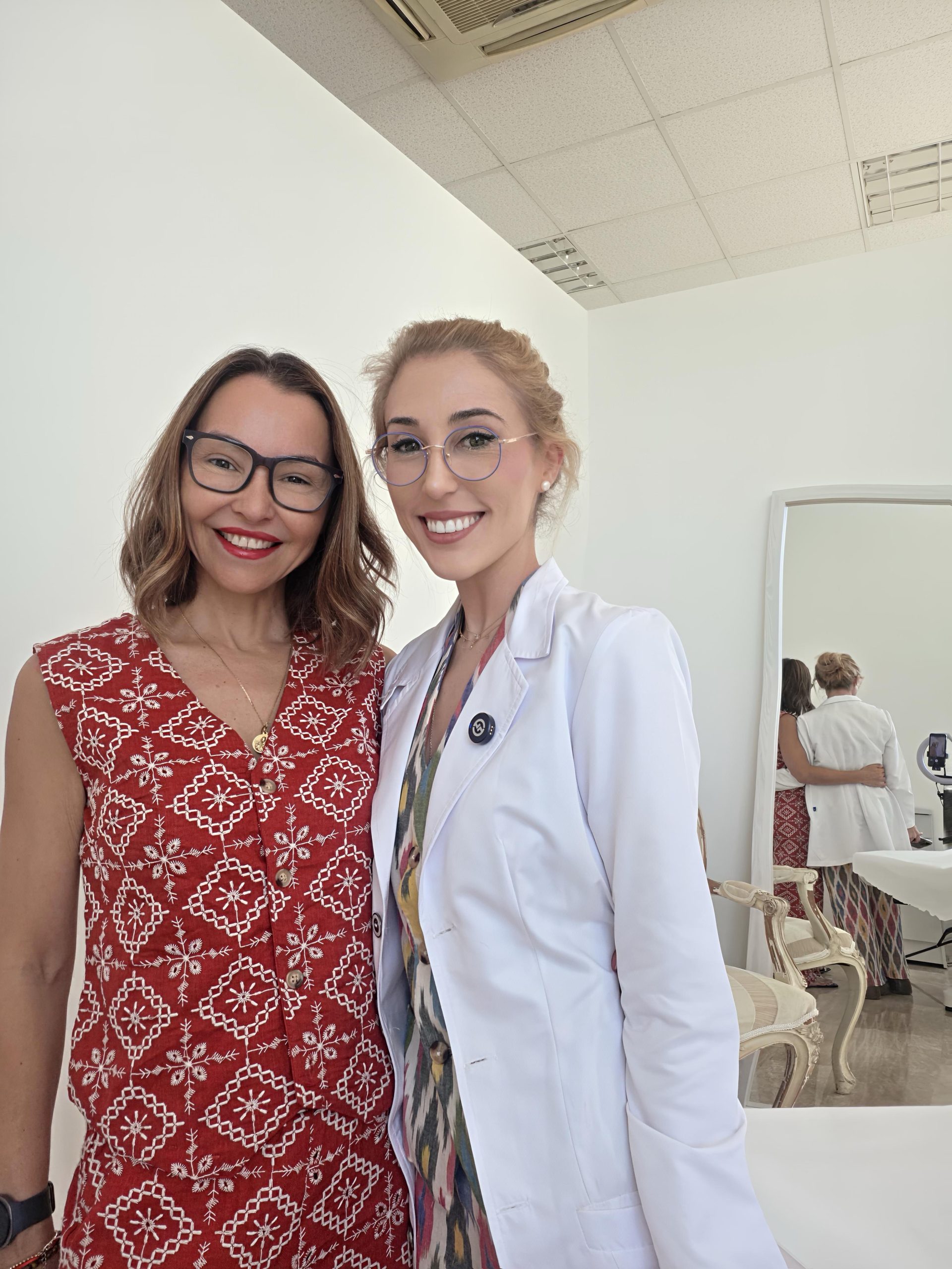 Equipo médico Maje Medical — Mónica Ajenjo y Dra. Inmaculada Ponce